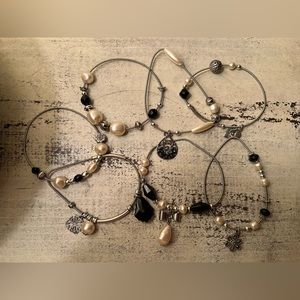 Set of stretchy bracelets